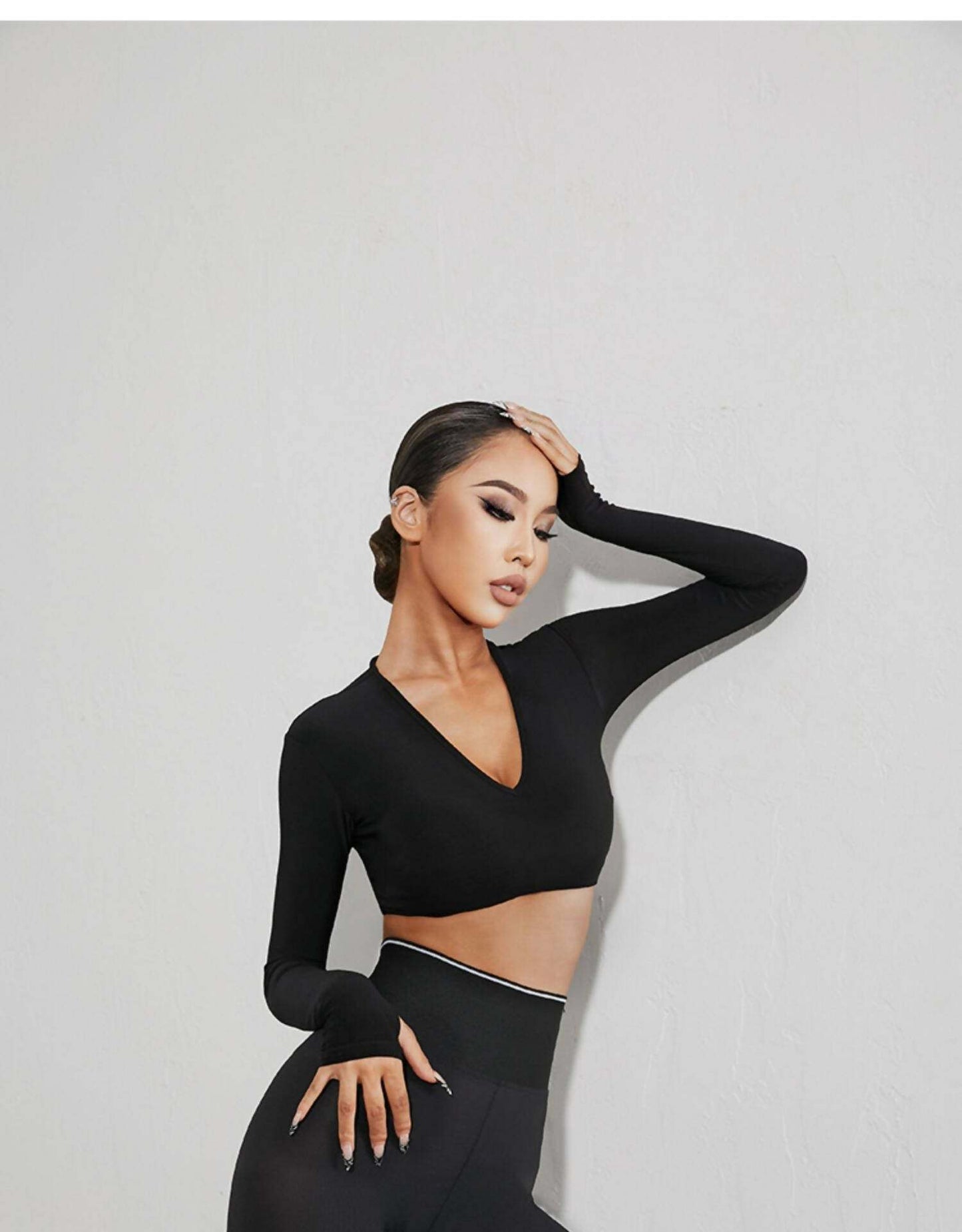 Classic Noir | 20218Dance Dressing