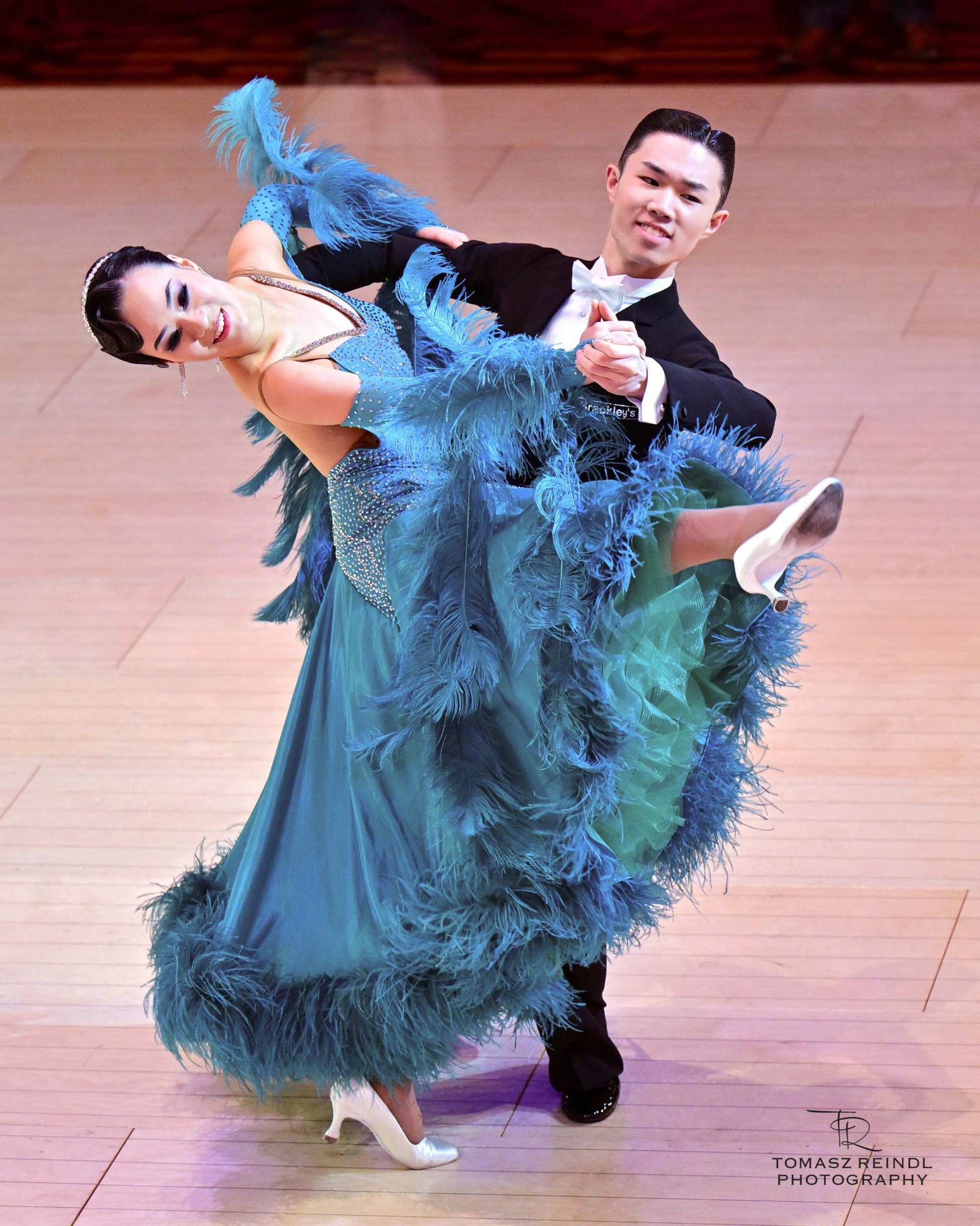 Blue Ballroom Dress with Feathers |DanceDressing Blue Ballroom Dress with Feathers |DanceDressing